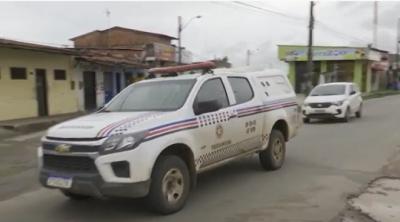 Bandidos invadem casa de comerciante e mantém família refém; assista