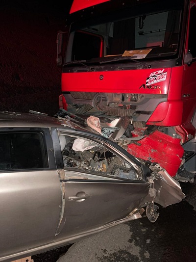 Acidente aconteceu por volta das 1h da madrugada