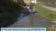 Moradores reclamam de buracos, lama e mato no bairro Jardim América
