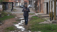 Moradores reclamam da falta de infraestrutura em rua do bairro Santa Efigênia