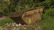 Moradores do Vinhais denunciam acumulo de lixo em via.