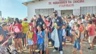 Ação alusiva leva brinquedos para crianças de comunidades carentes