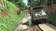 Moradores reclamam de buracos no bairro Santa Clara