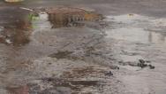 Moradores reclamam de falta de saneamento na Vila Passos.