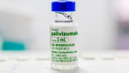 Governo distribui medicamento que protege bebês contra vírus; veja mais