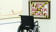 Exposição “Ilhados” discute acessibilidade para pessoas com deficiência