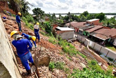 São Luís: obras reforçam contenção de encosta no bairro Sá Viana