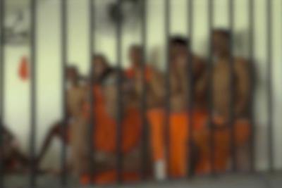 Bolsonaro desobriga uso de máscaras em presídios  