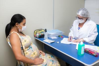 Covid: começa aplicação da 2ª dose em gestantes e puérperas