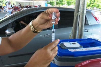 Aplicação de terceira dose de reforço para pessoas a partir dos 50 anos