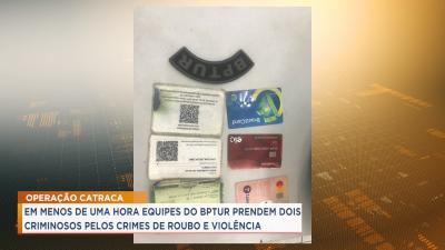 Um homem identificado como “chocolate” foi preso por uma equipe do Batalhão de Policia Militar de Turismo (BPTUR), quando o suspeito havia roubado pertences de uma mulher que estava em uma parada de ônibus da Avenida Vitorino Freire, no Centro de São Luis.  Bolsas e cartões da vítima foram encontrados com o homem. Ele foi levado para a Delegacia do Plantão Central para prestar depoimento à polícia.  Mais informações na reportagem de Darcy Bezerra, para a TV Cidade/RecordTV.  Assista abaixo: